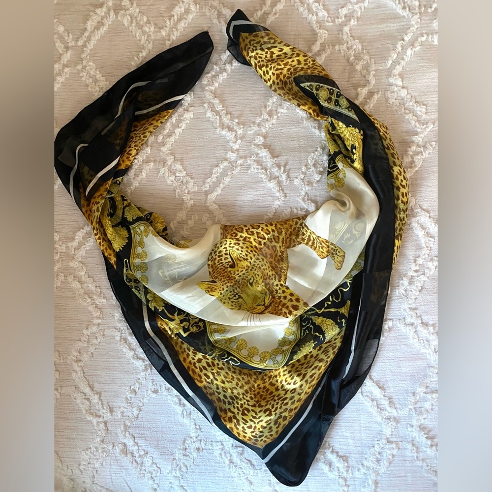 COPY - π BEAUTIFUL LEOPARD SCARF - Picture 5 of 16